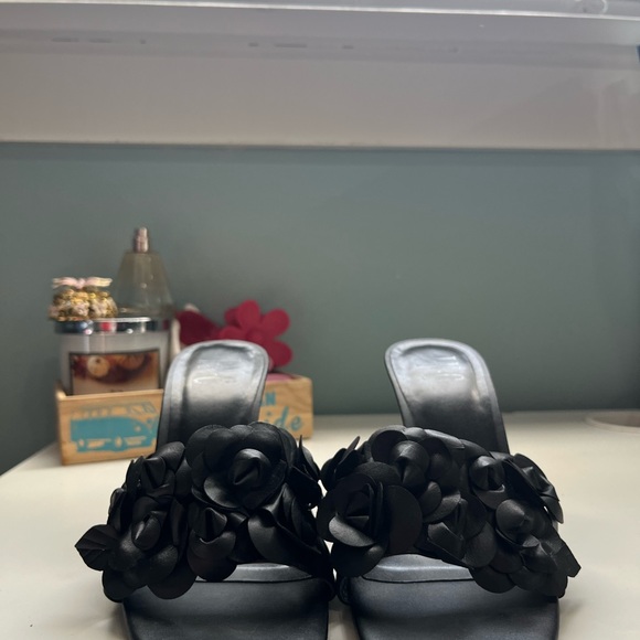 INC heels - Picture 3 of 5